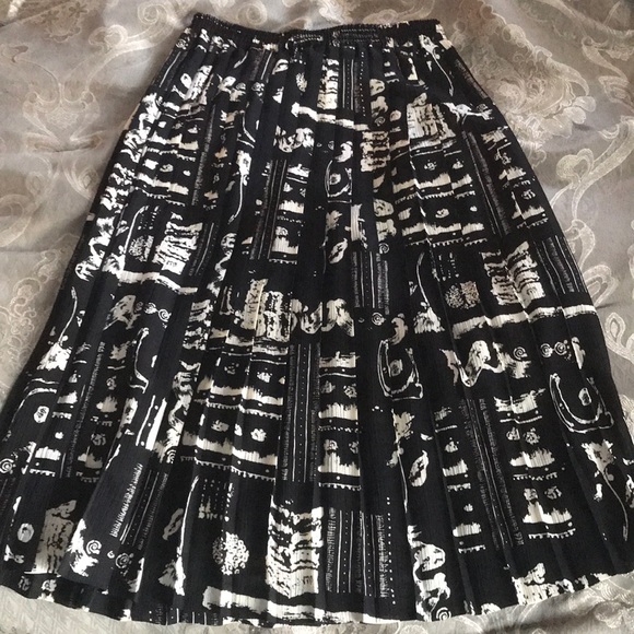 Black and white pleated skirt - Picture 1 of 2